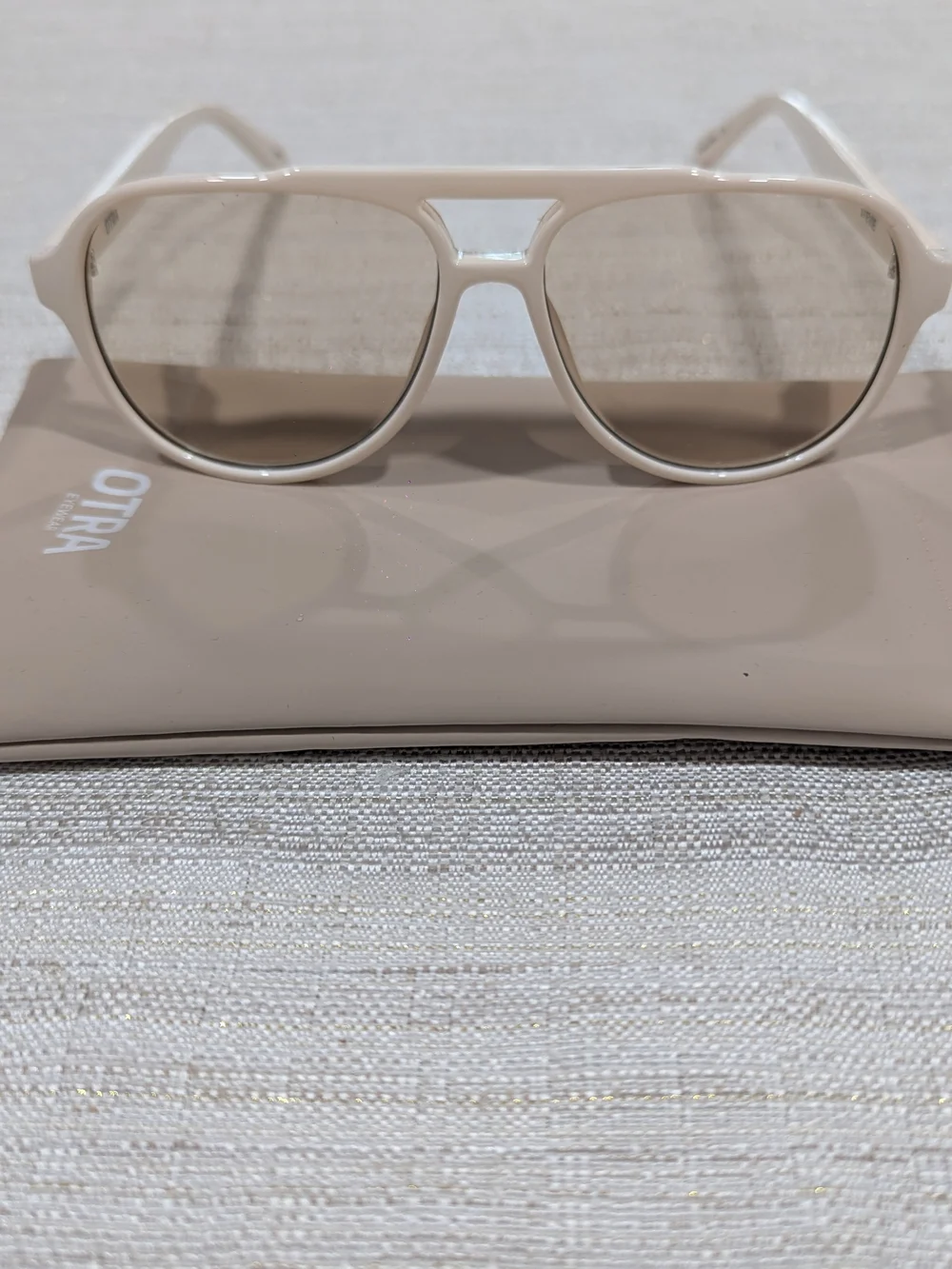 STEVIE Women's White Aviator Sunglasses - Beige Lenses